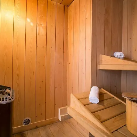 Les Praz-de-chamonix Chalet Sleeps 11 Chamonix