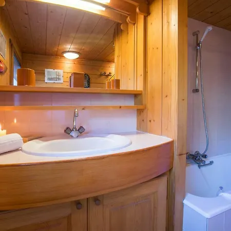Les Praz-de-chamonix Chalet Sleeps 11 Chalet