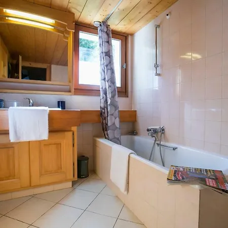 Les Praz-de-chamonix Chalet Sleeps 11 Chalet *