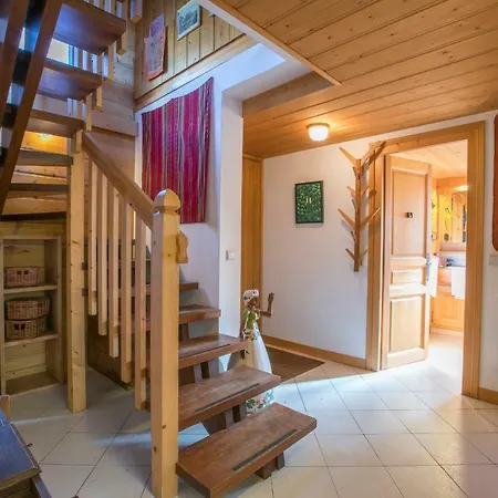 Les Praz-de-chamonix Chalet Sleeps 11 Chalet