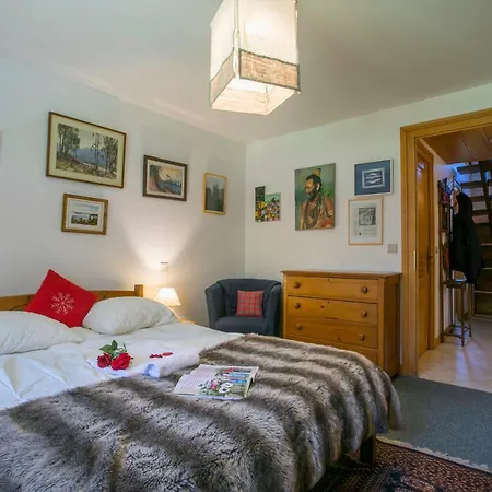 Les Praz-de-chamonix Chalet Sleeps 11 Chalet *